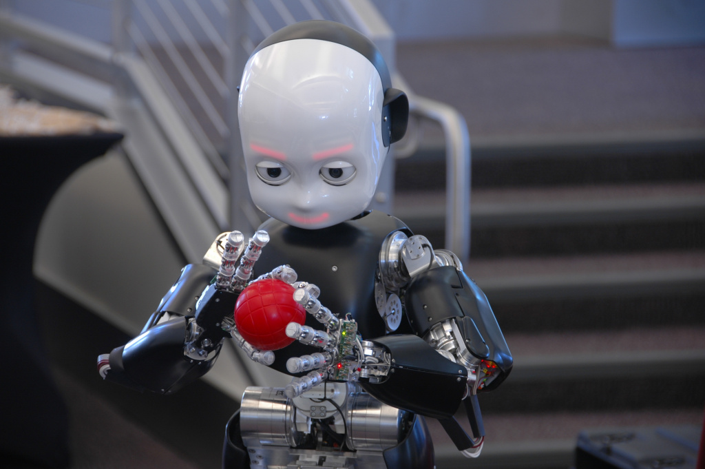 Воспитана роботом. Робот младенец. Кукла робот младенец. Роботы в науке. Робот воспитывает человека.