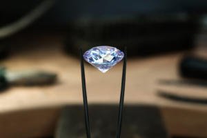 Chalfen of London: Diamond held in tongs